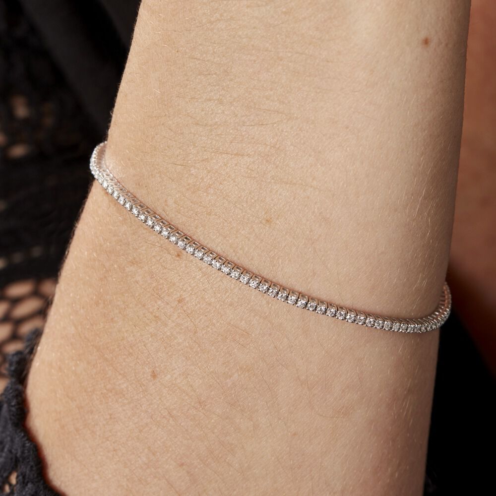 Solitaire cord bracelet by RÊVER | Finematter